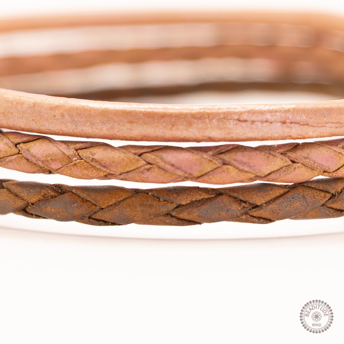 Leren armband met magneetsluiting en edelsteen rozenkwarts cabachon 12mm