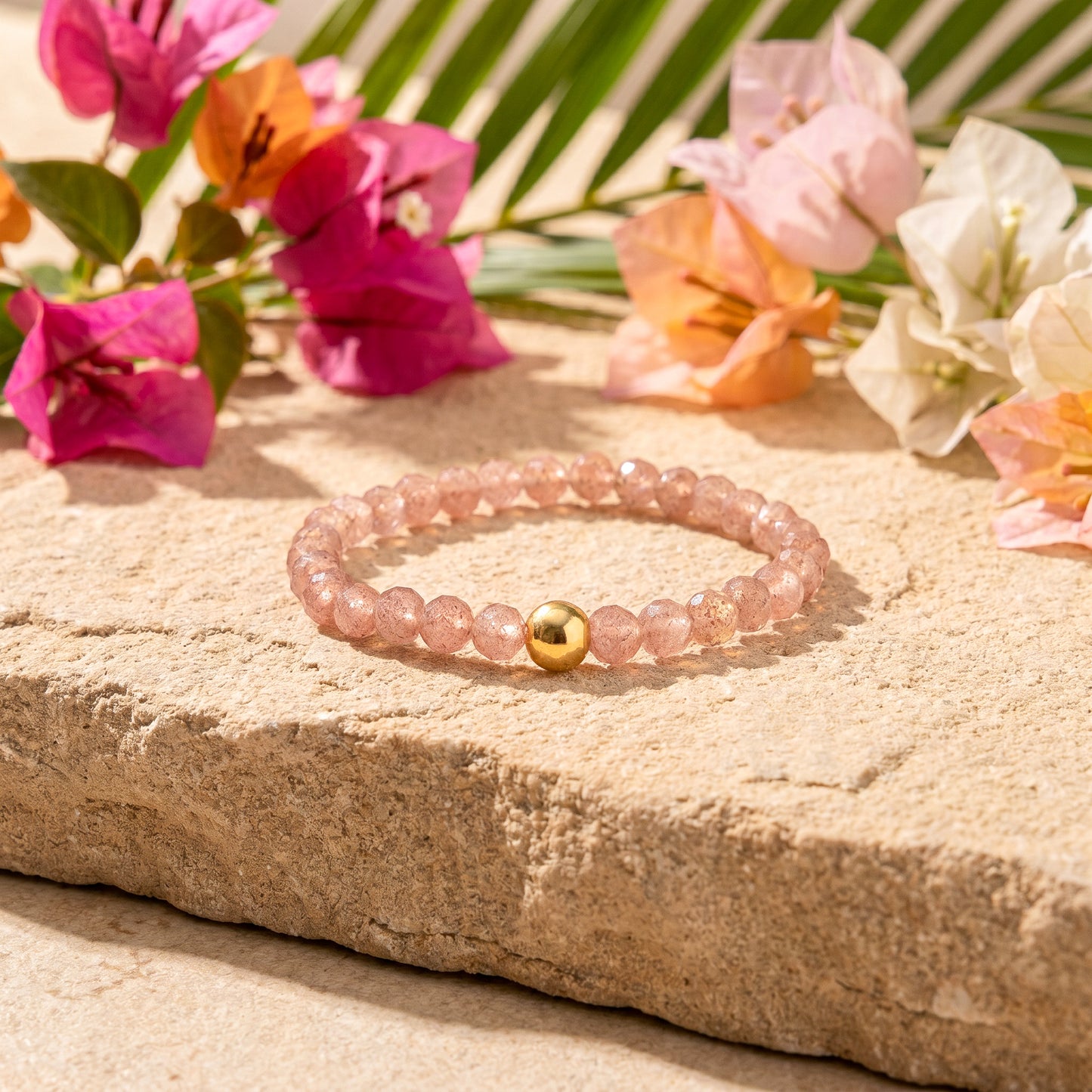 Bebasic elastische edelsteen armband met hoge kwaliteit facet geslepen strawberry Quartz/aardbeien kwarts kraal en gouden kraal
