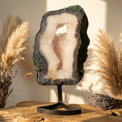 Agaat met Amethist portal op standaard | Natuurlijke edelsteen decoratie