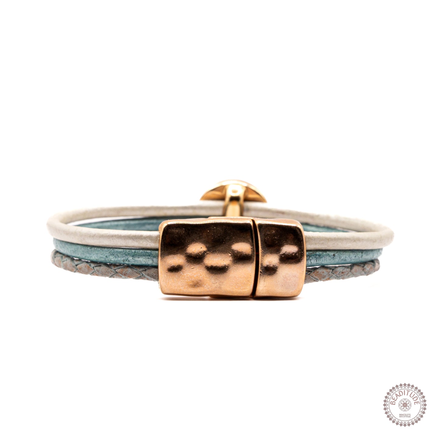 Close up magneetsluiting edelsteen armband met 12mm chrysocolla edelsteen.