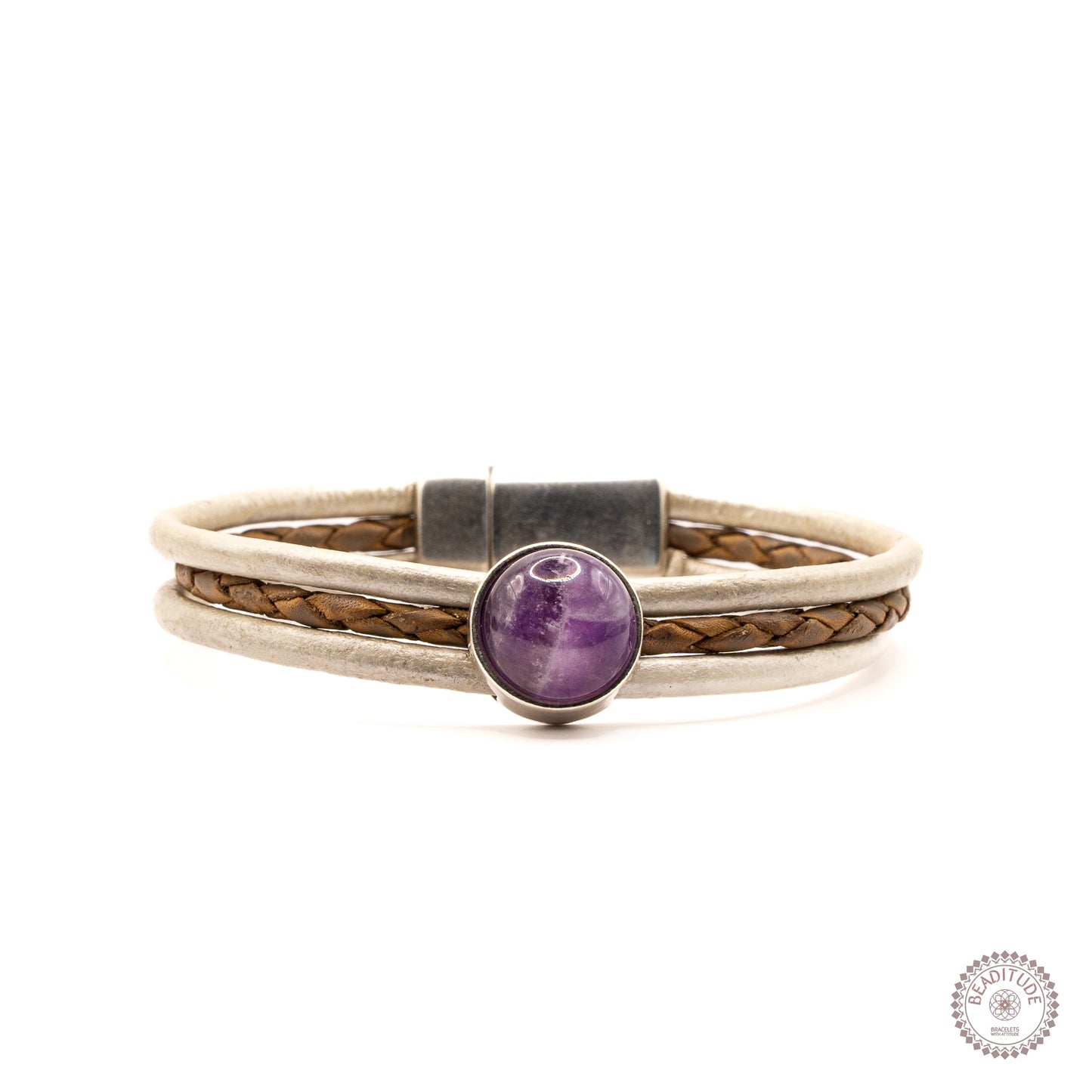 lederen edelsteen armband met 12mm amethist cabachon en zilveren magneetsluiting.