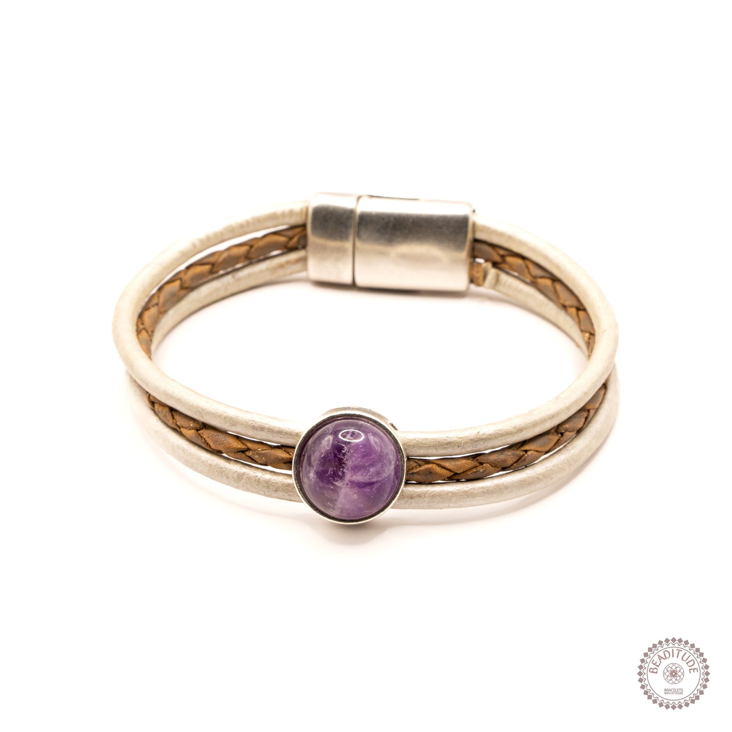 lederen armband met 12mm amethist cabochon en magneetsluiting.
