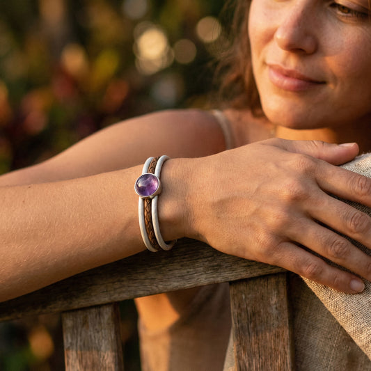 Lederen armband met edelsteen cabachon 12mm amethist.