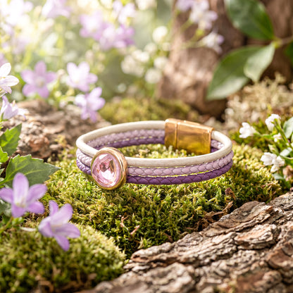 Leren edelsteen armband met 12mm amethist cabachon met magneetslot.