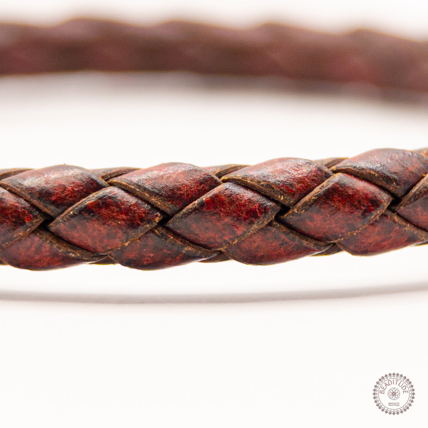 Leren edelsteen armband van rood leer met zwarte lava steen edelsteen kraal van 8mm met zwarte sluiting