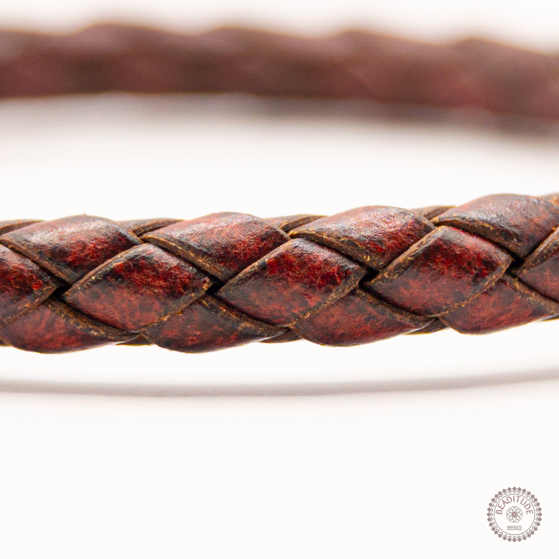 Leren edelsteen armband van rood leer met zwarte lava steen edelsteen kraal van 8mm met zwarte sluiting