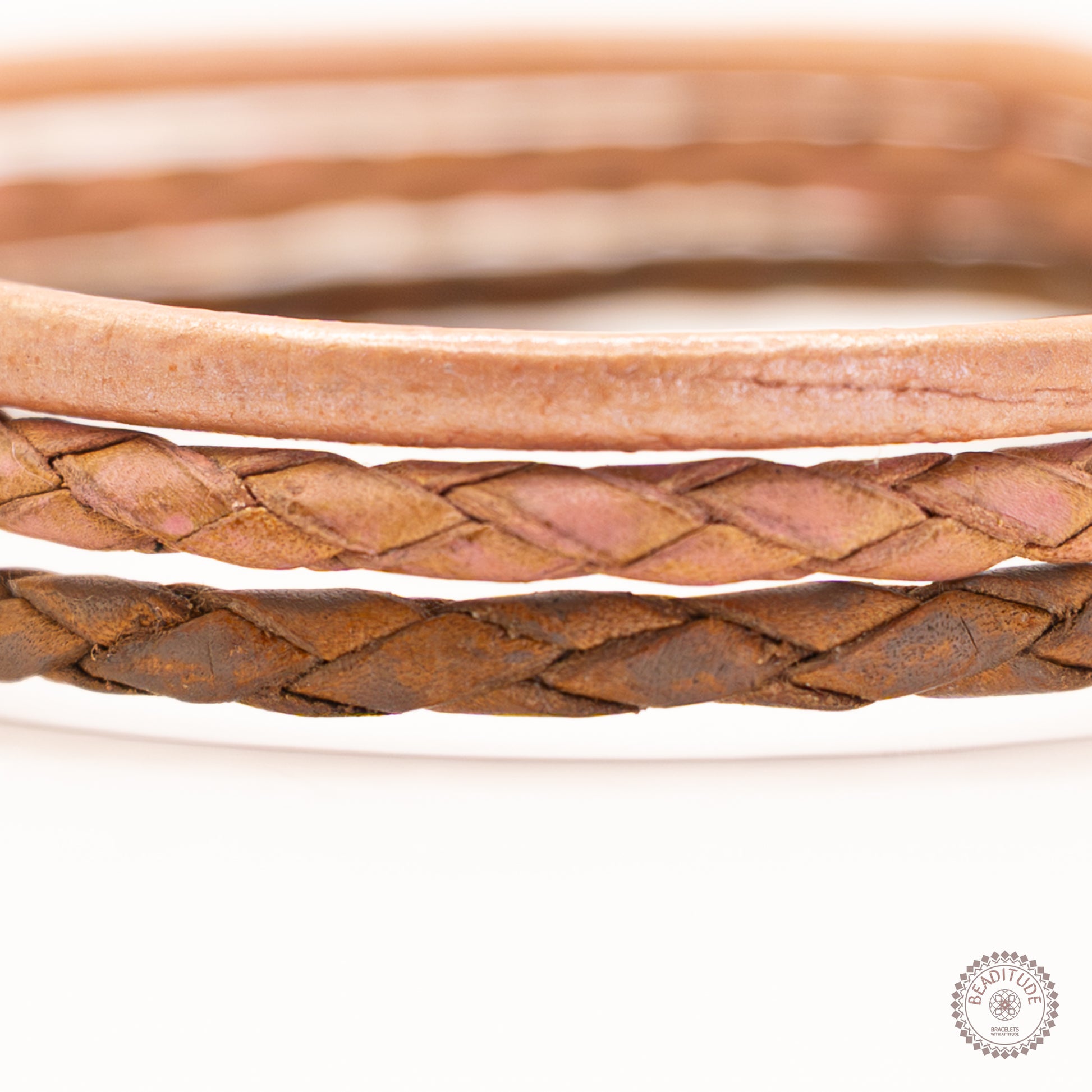 Leren armband met magneetsluiting en edelsteen rozenkwarts cabachon 12mm