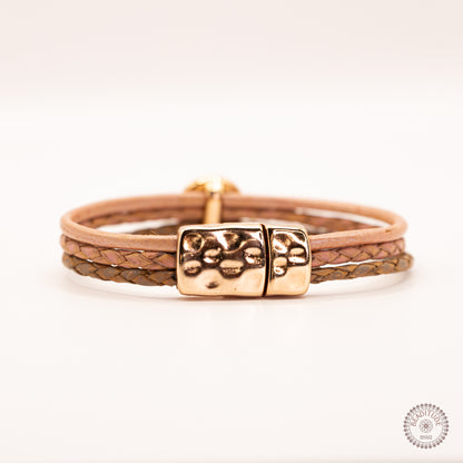 Leren armband met magneetsluiting en edelsteen rozenkwarts cabachon 12mm