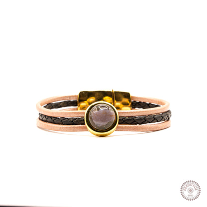 Leather&Stone edelsteen armband met leren bandjes en 12mm agaat cabochon en gouden magneetsluiting.