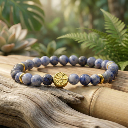 Elastische Edelsteen armband met Sodaliet kralen en gouden elementen en   levensboom