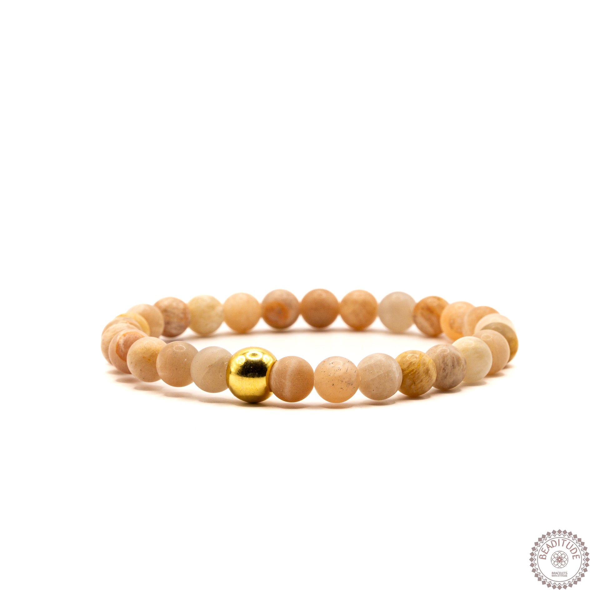 elastische edelsteen armband met 6mm matte zonnesteen kralen en gouden sierkraal