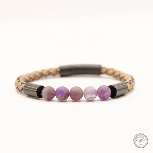 Leren edelsteen armband met 8mm  matte amethist edelsteenkraal en zwarte sluiting