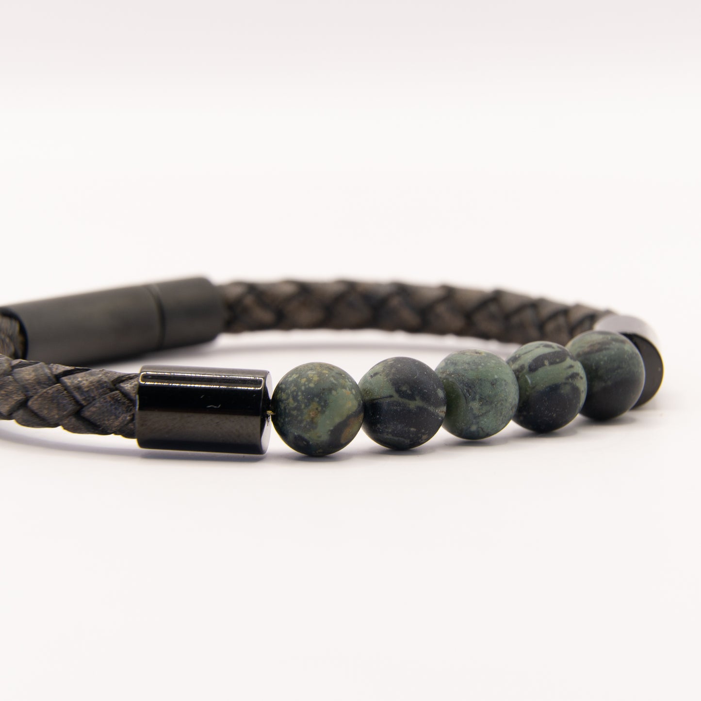 Leather&Stone 8mm kamaba jaspis met donker bruin leer en zwarte sluiting