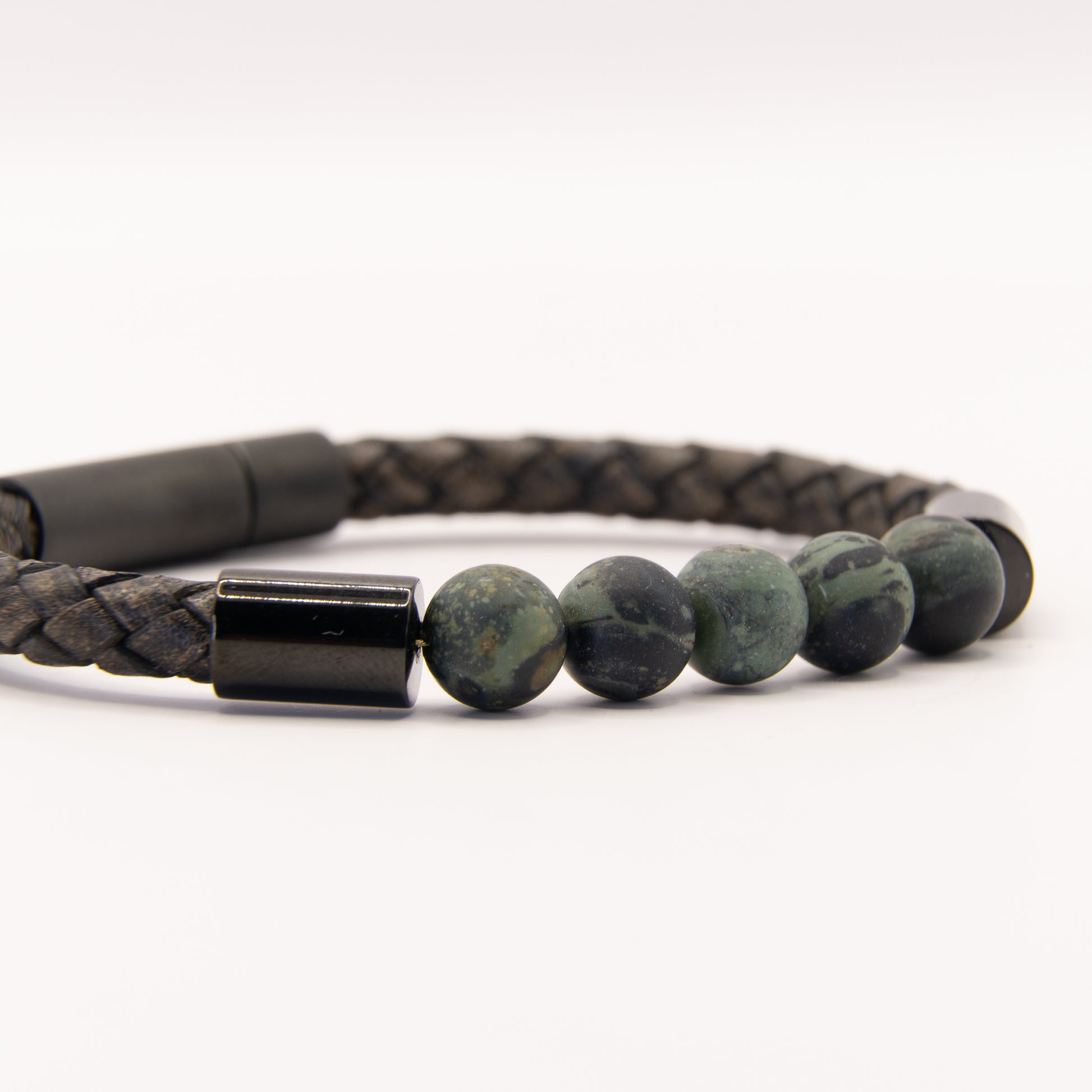 Leather&Stone 8mm kamaba jaspis met donker bruin leer en zwarte sluiting
